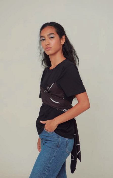 Camiseta negra en algodon con Top moon - Luna corazón