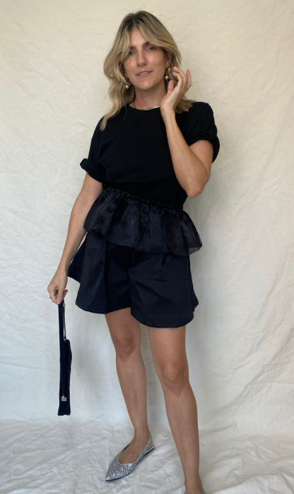 Short black- mariposa